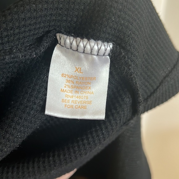 Sweet Romeo- Cold shoulder tee - Picture 4 of 4